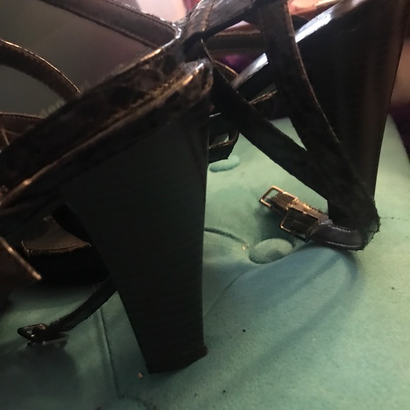 Black shiny high snake skin heels - Picture 3 of 6